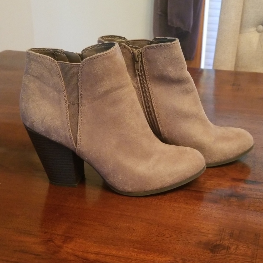 Fergalicious by Fergie Taupe Booties